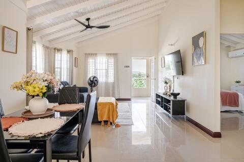 Villa Bellarose At Colbeck ,Gated With Pool, Stylishly Modern Old Harbour Esterno foto