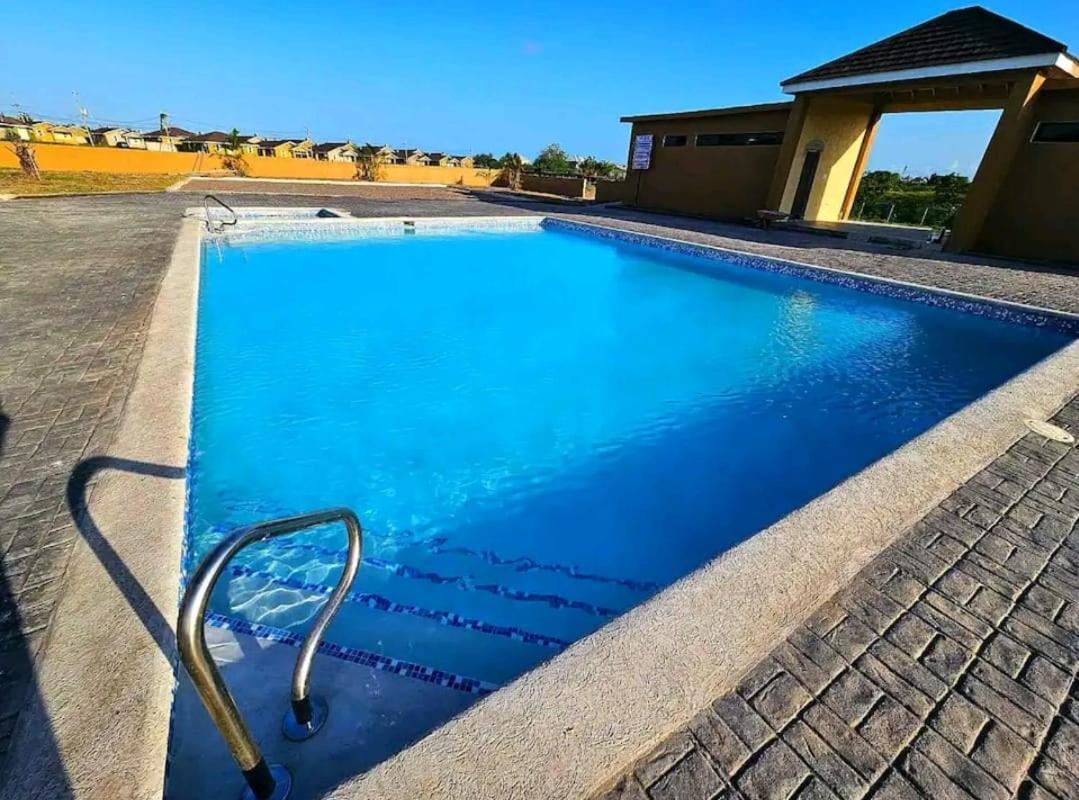 Villa Bellarose At Colbeck ,Gated With Pool, Stylishly Modern Old Harbour Esterno foto
